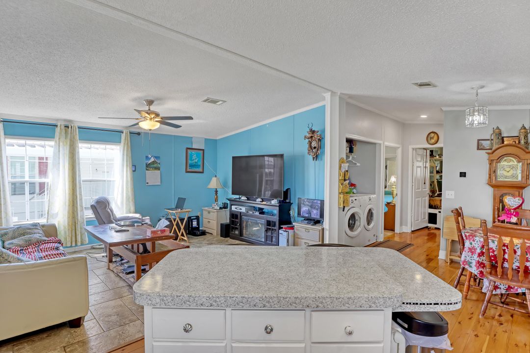 For Sale: $223,900 (2 beds, 2 baths, 1054 Square Feet)