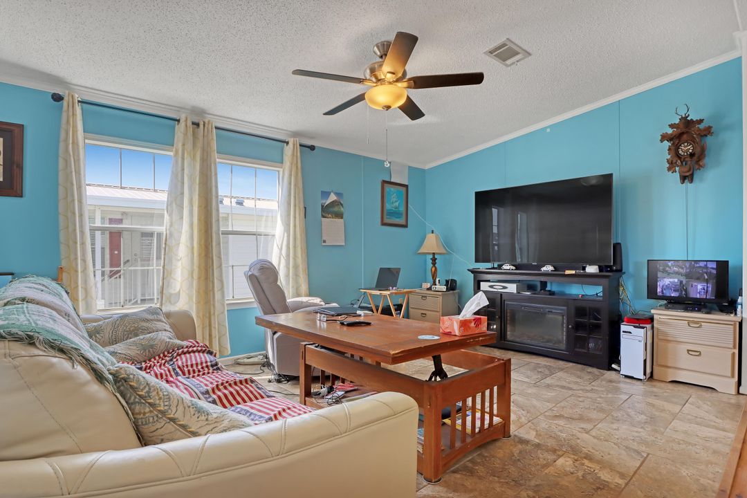 For Sale: $223,900 (2 beds, 2 baths, 1054 Square Feet)