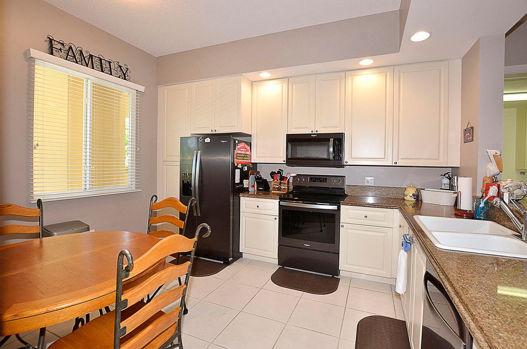 For Sale: $429,900 (2 beds, 2 baths, 1989 Square Feet)