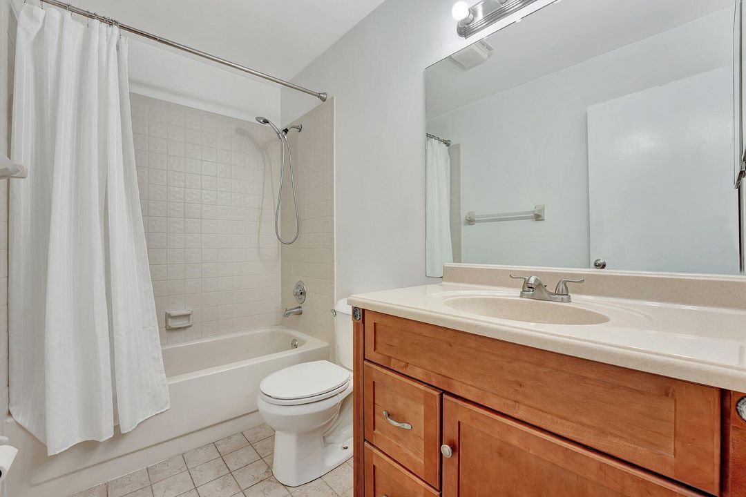 For Sale: $158,000 (2 beds, 2 baths, 1019 Square Feet)