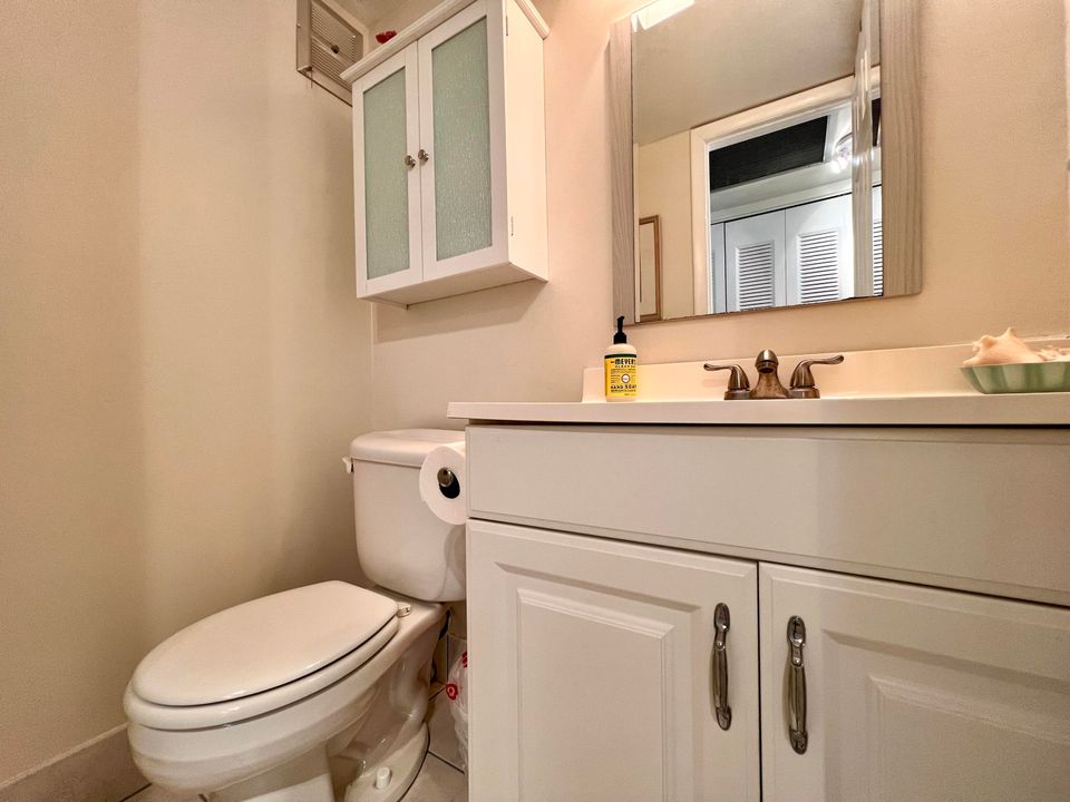 For Sale: $109,000 (1 beds, 1 baths, 684 Square Feet)