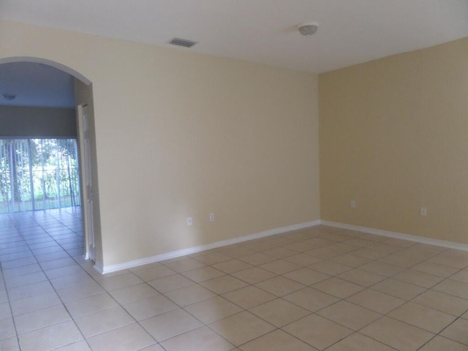 For Rent: $2,850 (3 beds, 2 baths, 1505 Square Feet)