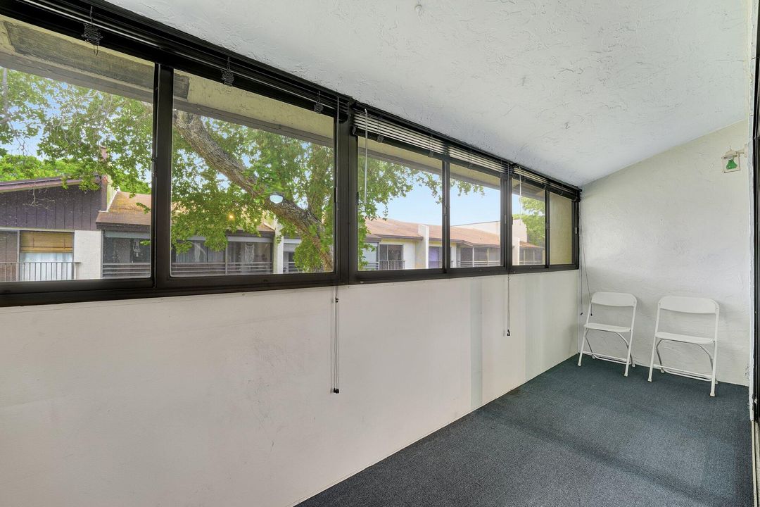 For Sale: $158,000 (2 beds, 2 baths, 1019 Square Feet)