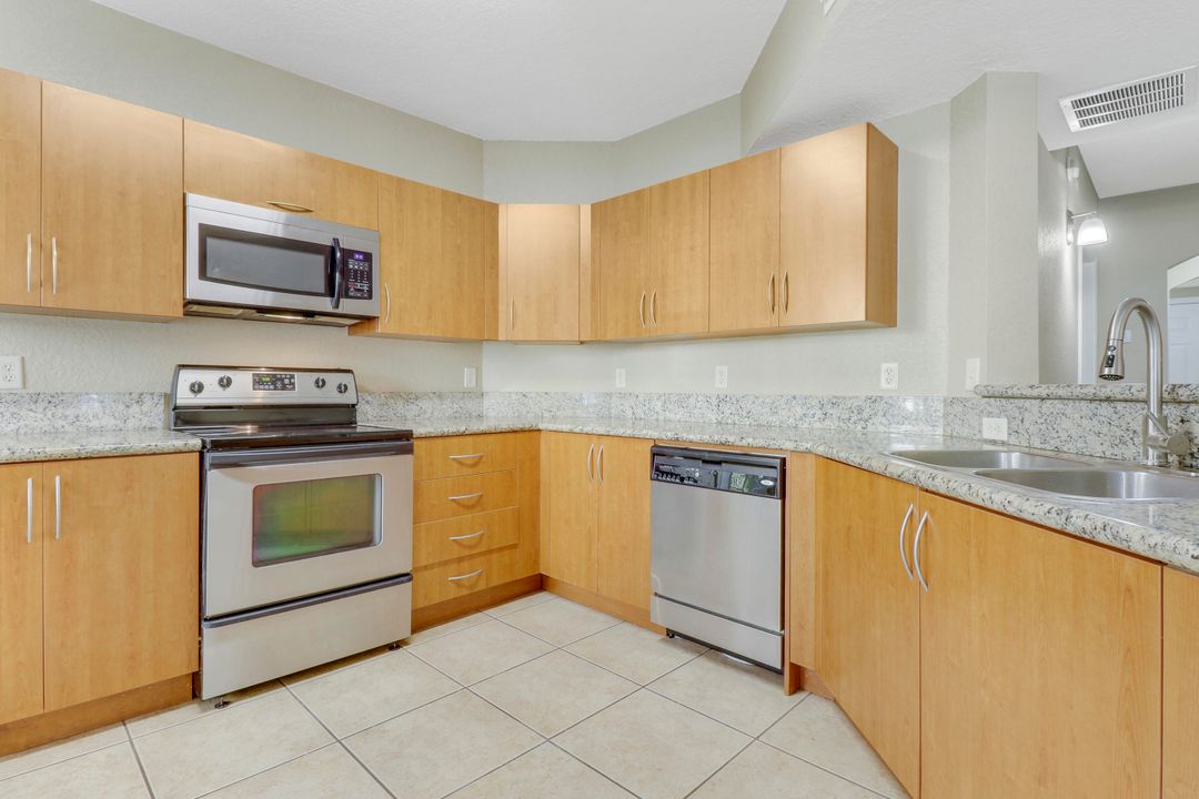 For Rent: $2,300 (3 beds, 2 baths, 1467 Square Feet)