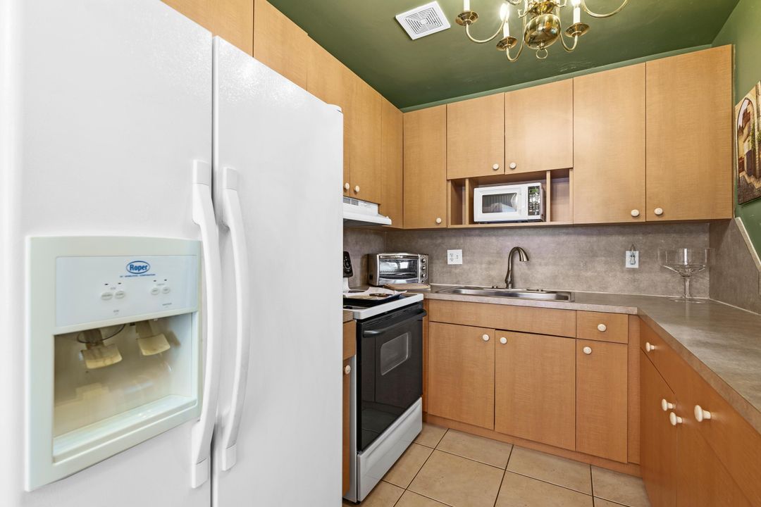 For Sale: $149,000 (2 beds, 2 baths, 826 Square Feet)