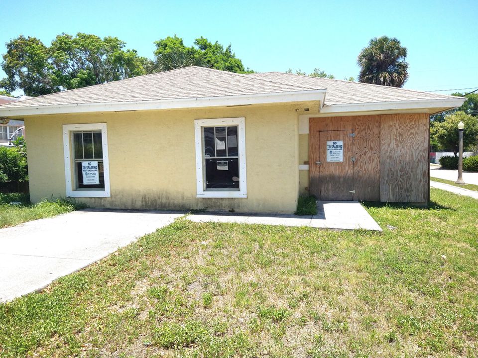 Active With Contract: $195,000 (3 beds, 2 baths, 1172 Square Feet)