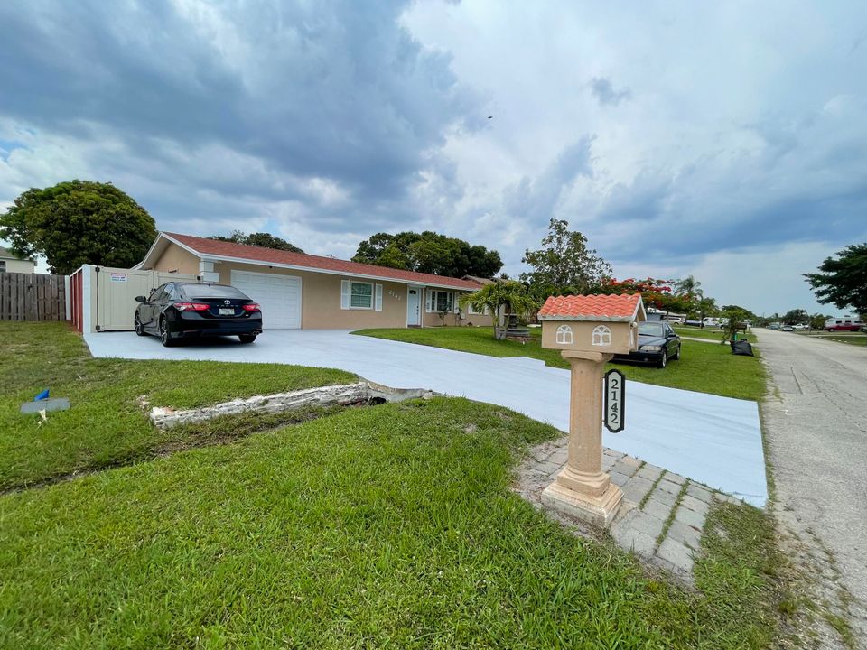 Active With Contract: $445,000 (3 beds, 2 baths, 1488 Square Feet)