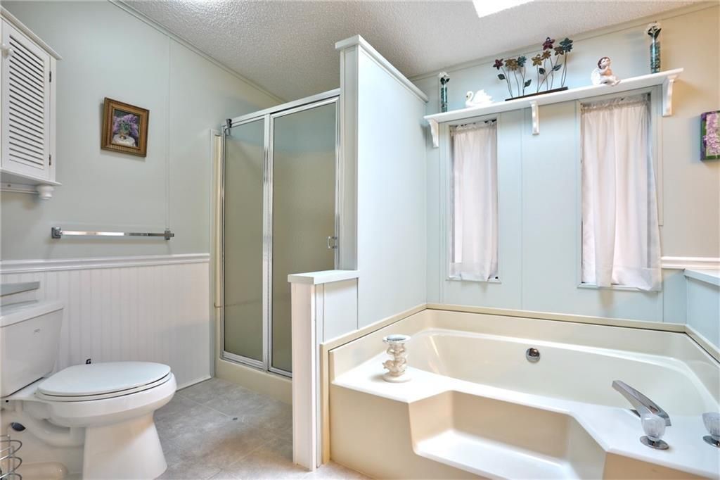 For Sale: $204,700 (2 beds, 2 baths, 1344 Square Feet)