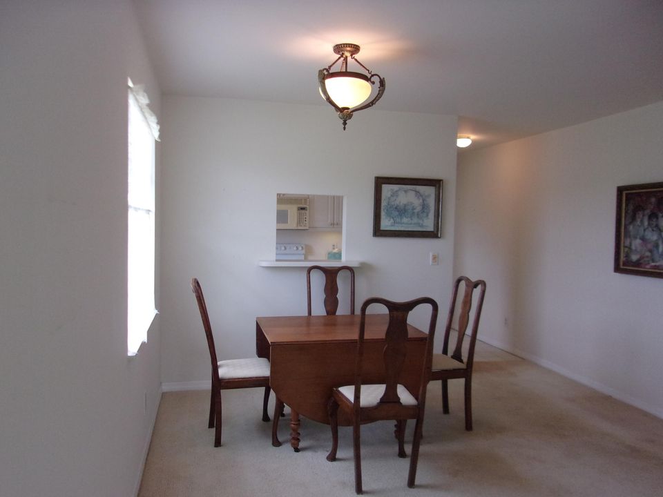 For Sale: $159,900 (2 beds, 2 baths, 1014 Square Feet)