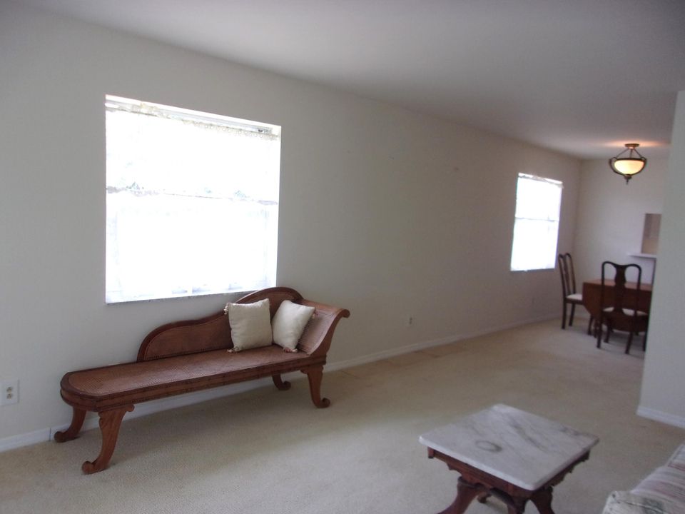 For Sale: $159,900 (2 beds, 2 baths, 1014 Square Feet)