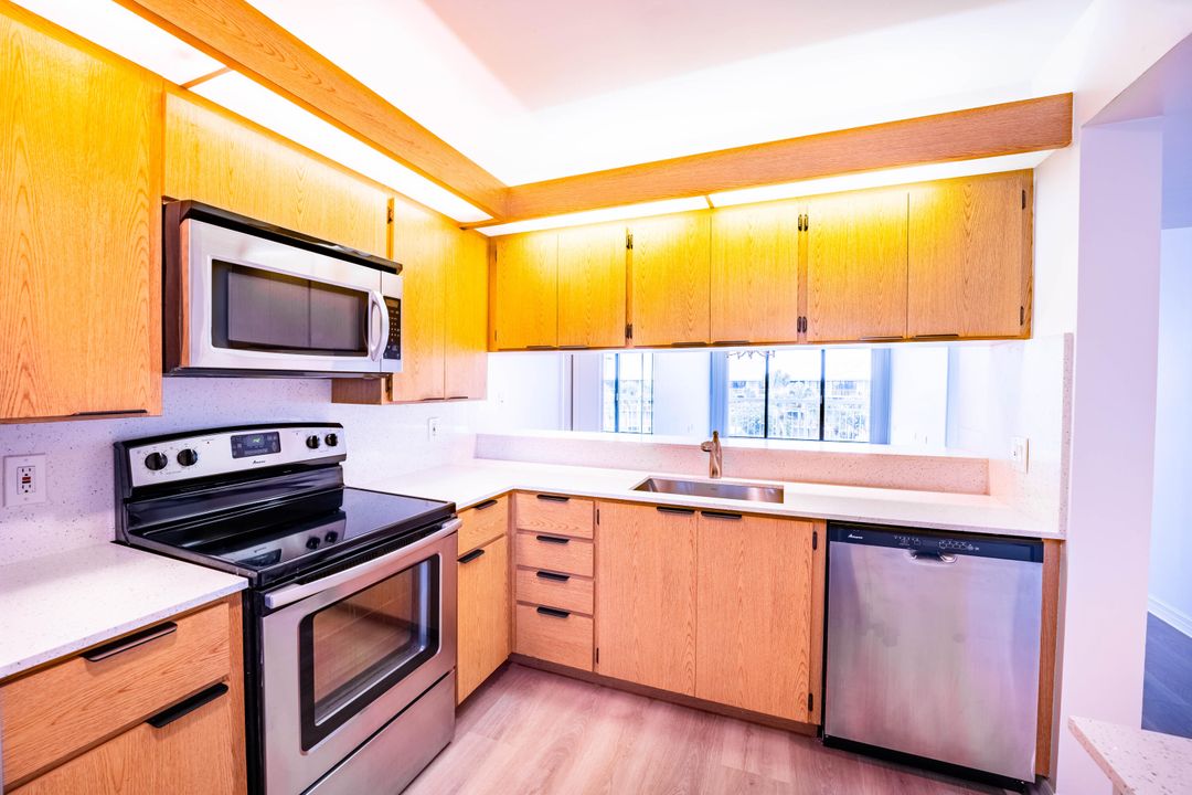 For Sale: $269,990 (2 beds, 2 baths, 1385 Square Feet)