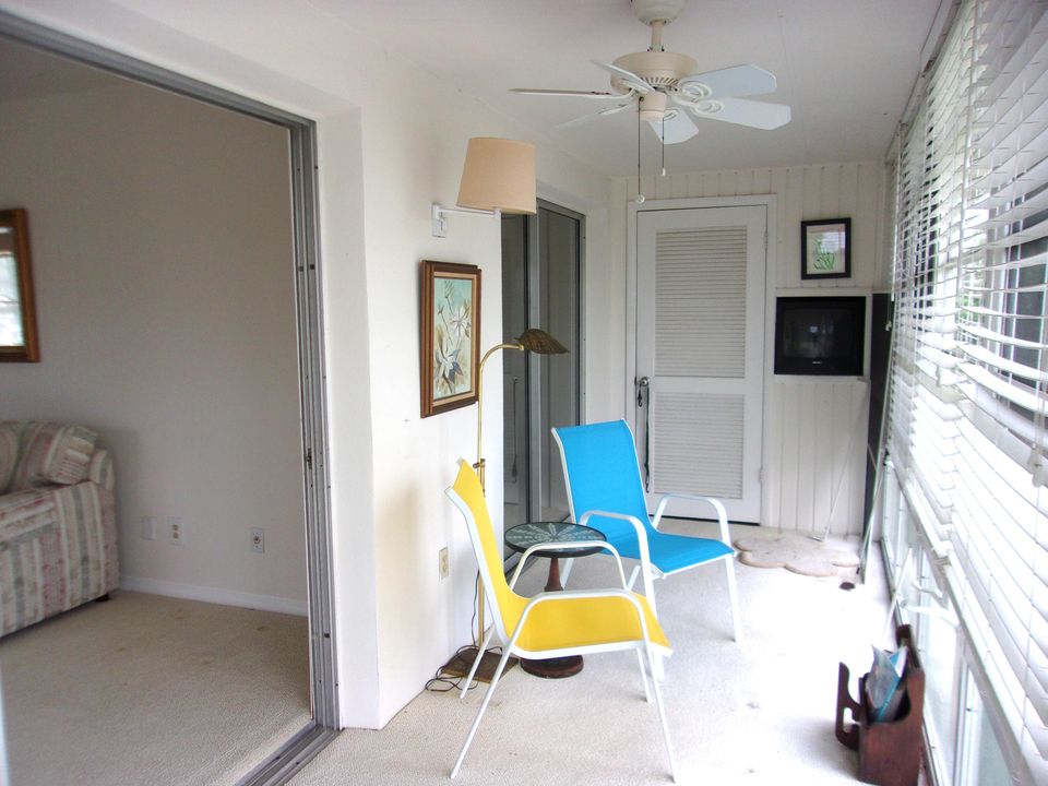 For Sale: $159,900 (2 beds, 2 baths, 1014 Square Feet)