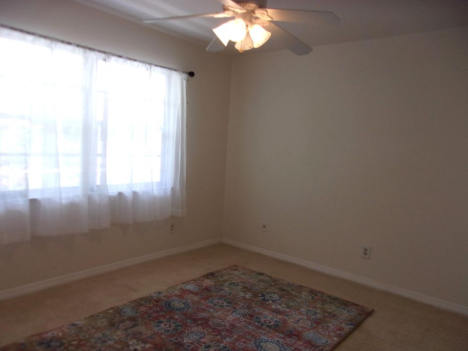 For Sale: $159,900 (2 beds, 2 baths, 1014 Square Feet)