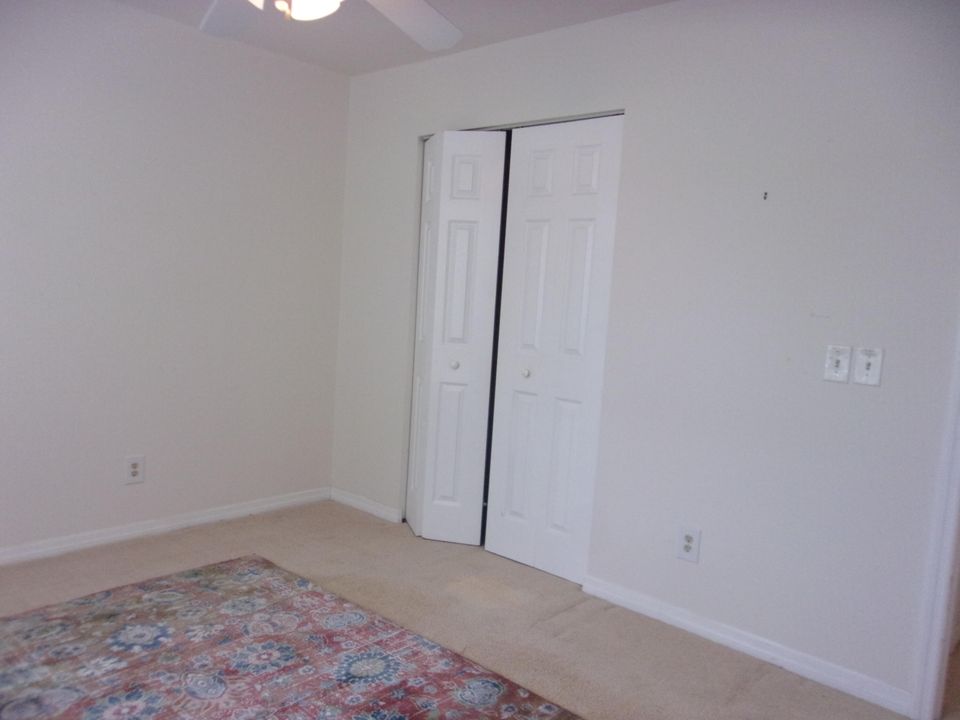 For Sale: $159,900 (2 beds, 2 baths, 1014 Square Feet)