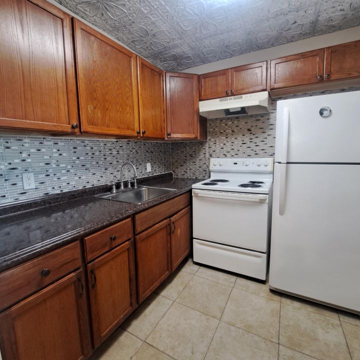 For Rent: $1,600 (1 beds, 2 baths, 684 Square Feet)