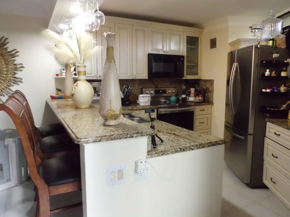 For Sale: $339,900 (2 beds, 3 baths, 1218 Square Feet)