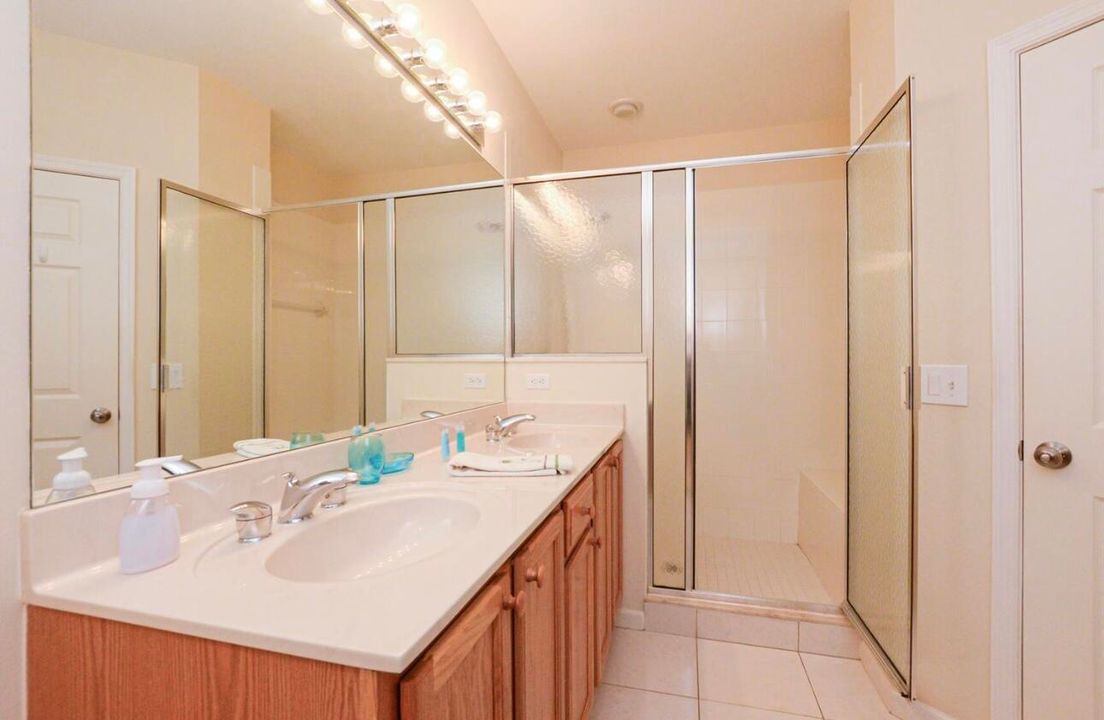 For Sale: $319,900 (2 beds, 2 baths, 1312 Square Feet)