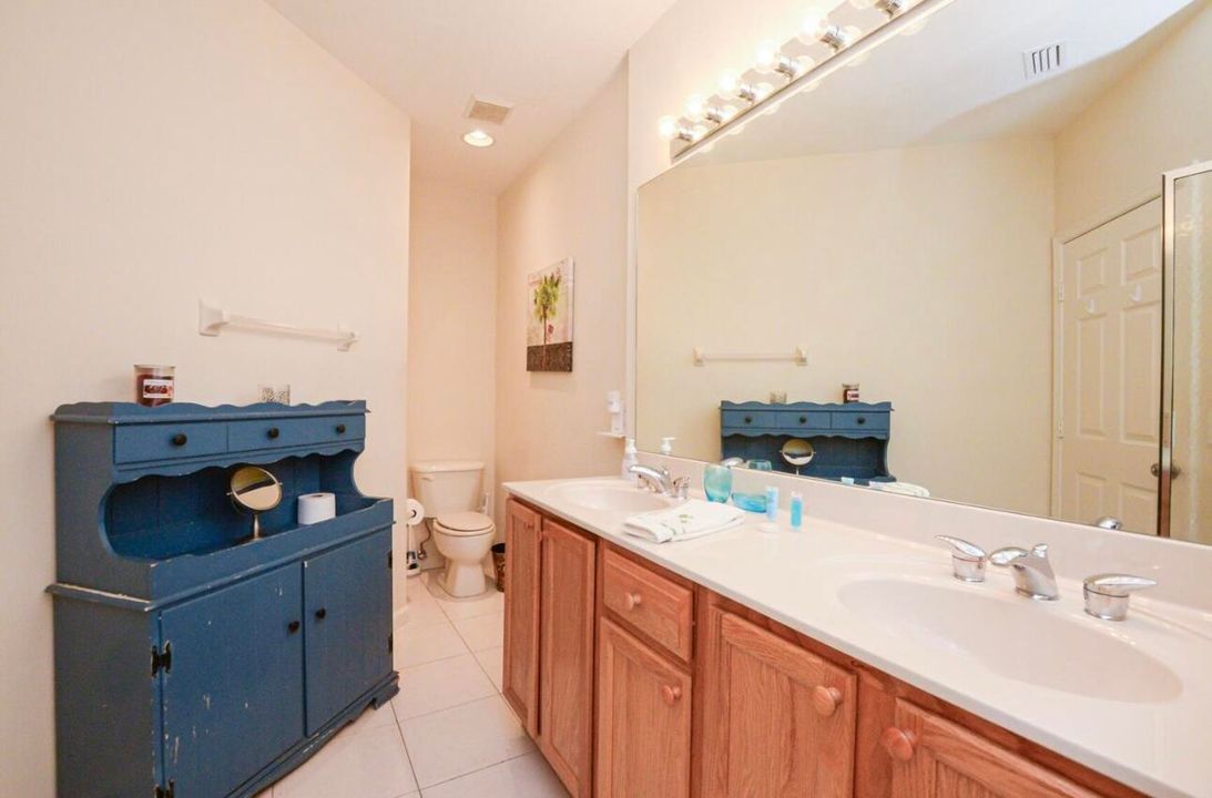 For Sale: $319,900 (2 beds, 2 baths, 1312 Square Feet)