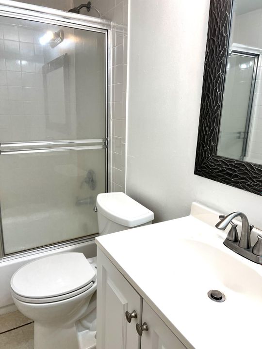 For Rent: $2,250 (2 beds, 2 baths, 847 Square Feet)