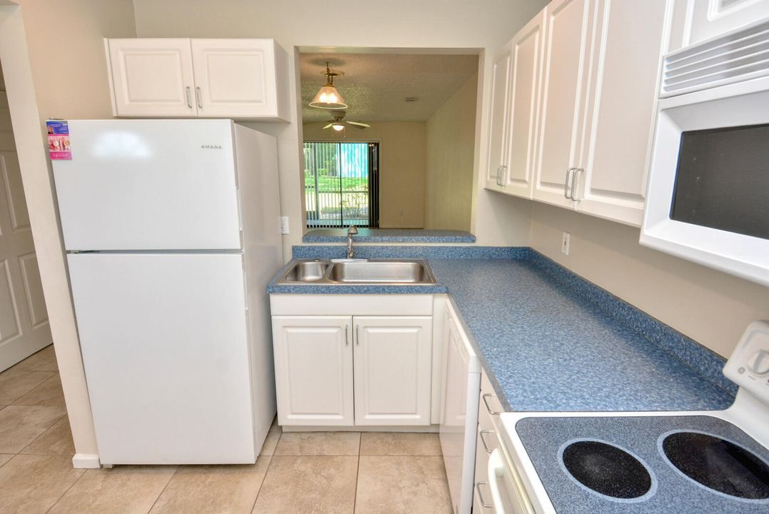For Sale: $288,750 (2 beds, 2 baths, 1167 Square Feet)