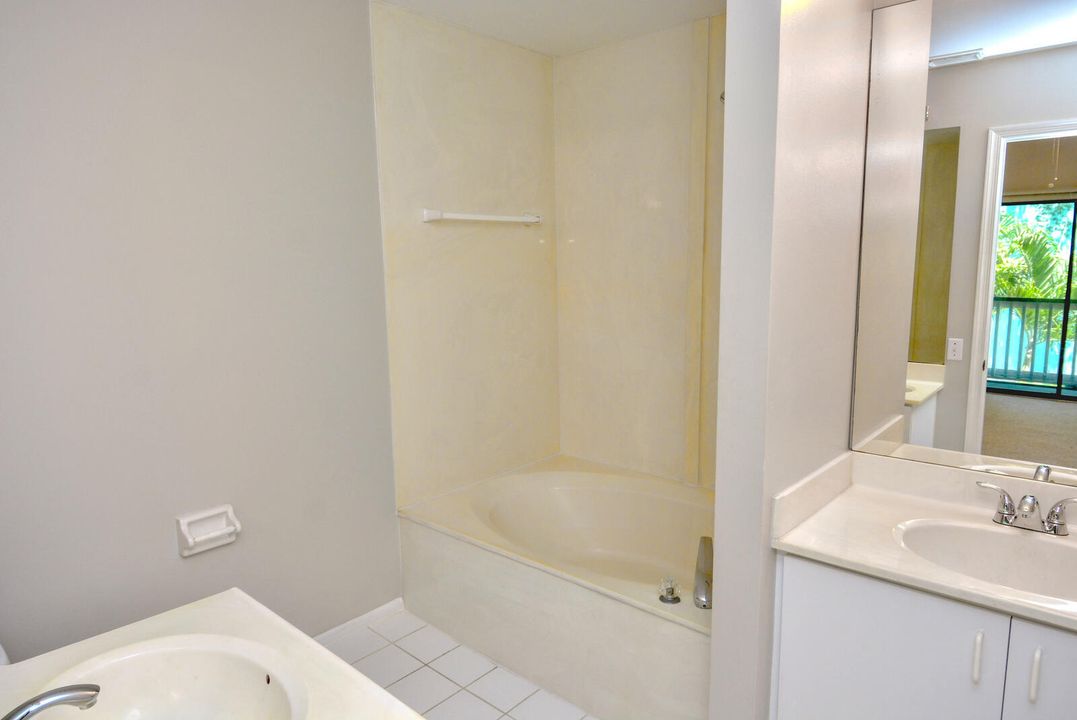 For Sale: $288,750 (2 beds, 2 baths, 1167 Square Feet)