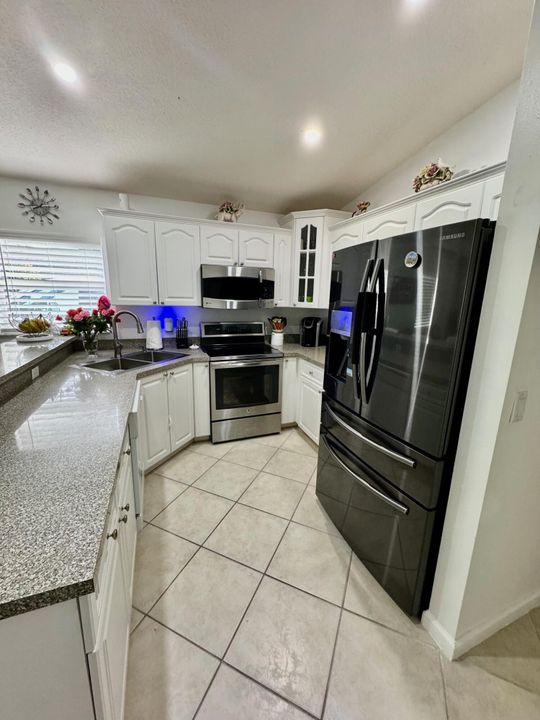 Active With Contract: $2,900 (3 beds, 2 baths, 1196 Square Feet)