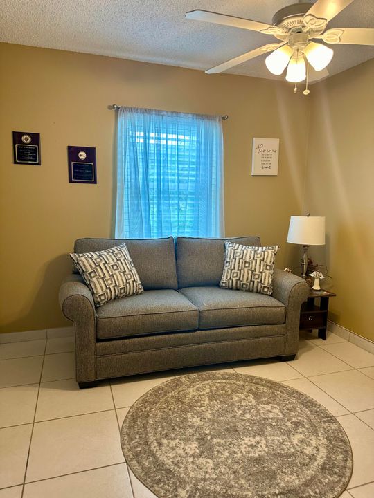 Active With Contract: $163,500 (2 beds, 2 baths, 852 Square Feet)