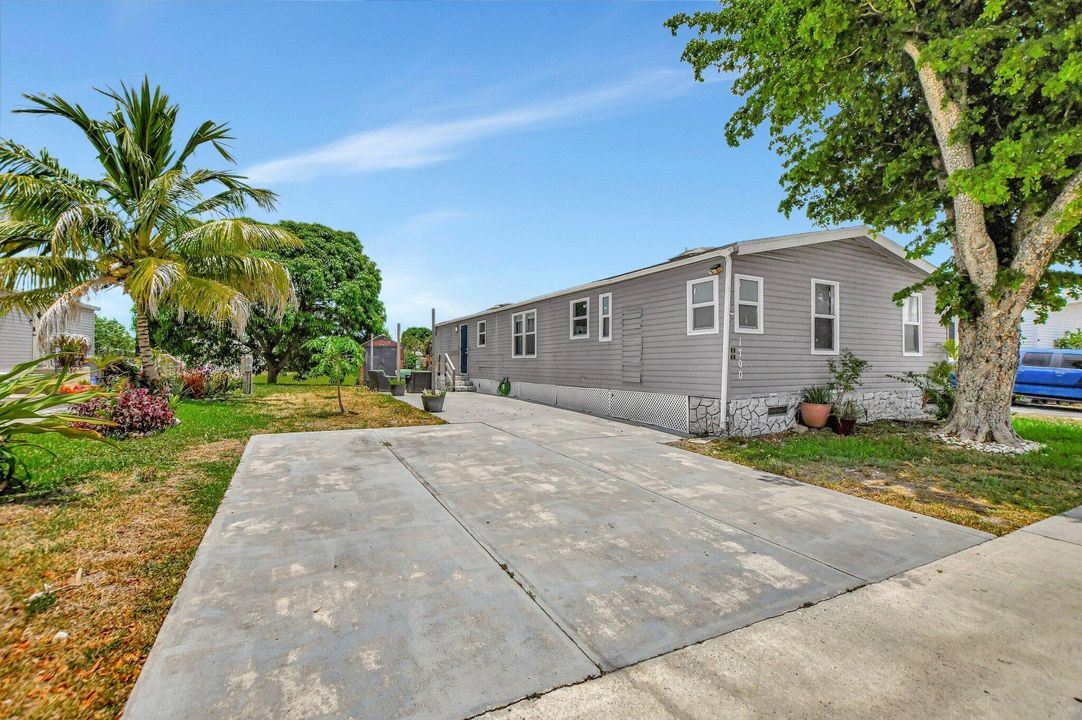 Active With Contract: $350,000 (4 beds, 2 baths, 1534 Square Feet)