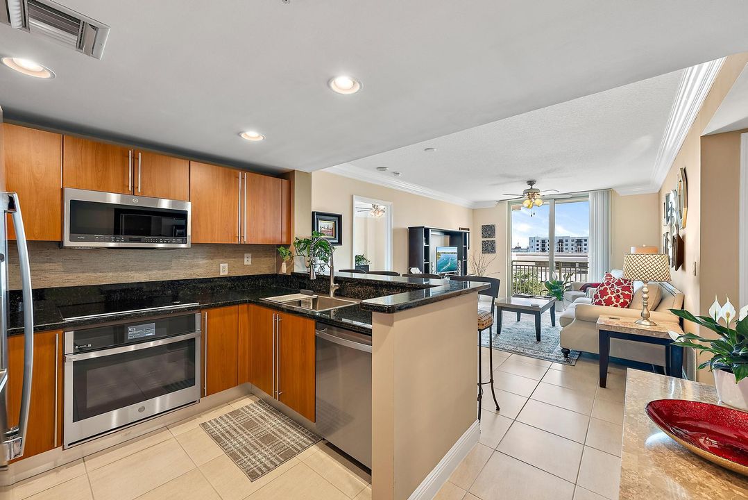 For Sale: $524,900 (2 beds, 2 baths, 1130 Square Feet)