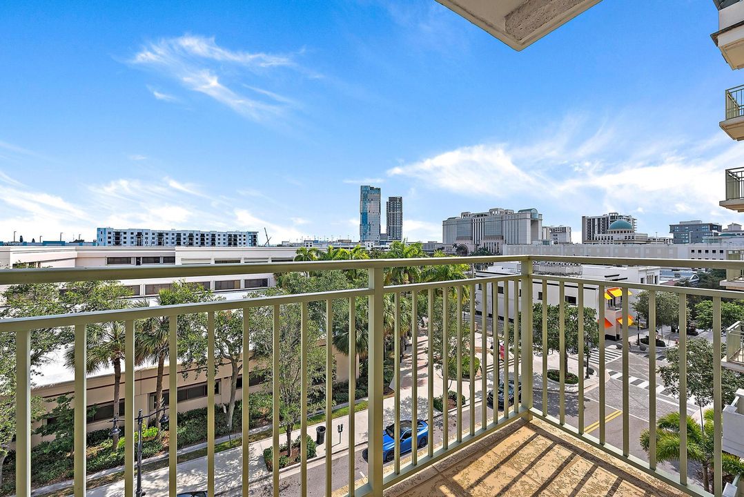 For Sale: $524,900 (2 beds, 2 baths, 1130 Square Feet)