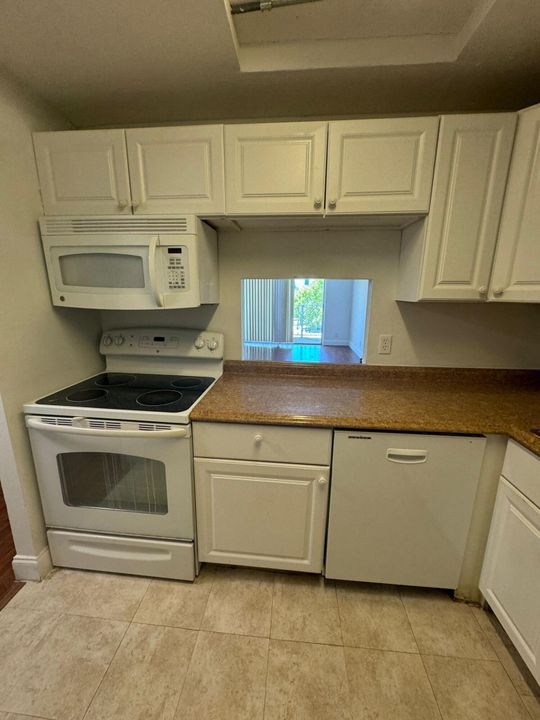 For Rent: $1,800 (2 beds, 2 baths, 960 Square Feet)