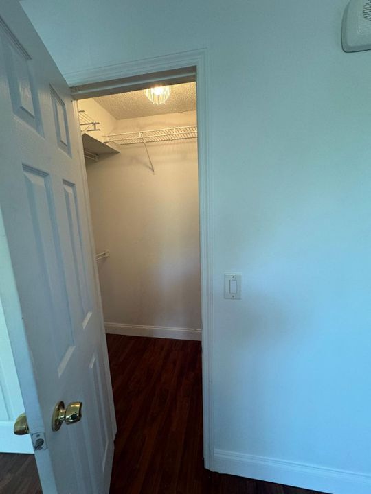 For Rent: $1,800 (2 beds, 2 baths, 960 Square Feet)