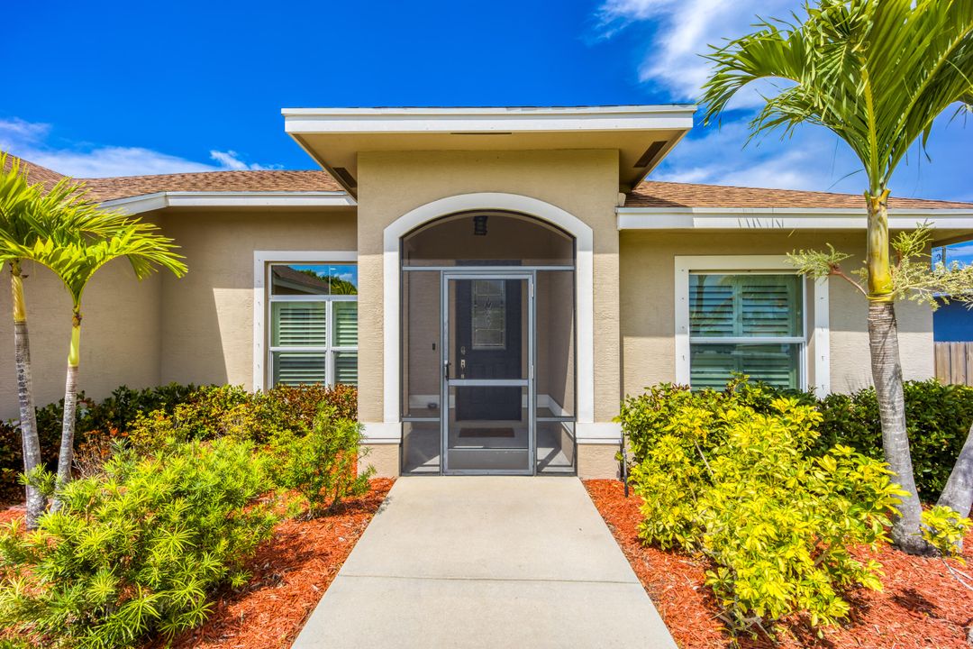 Active With Contract: $439,900 (3 beds, 2 baths, 1602 Square Feet)