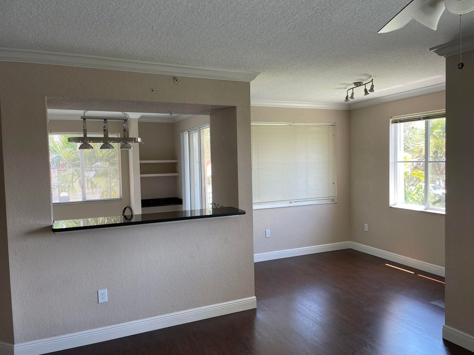 Active With Contract: $2,500 (2 beds, 2 baths, 1309 Square Feet)