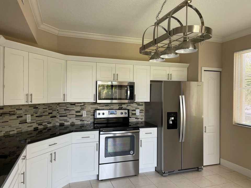 Active With Contract: $2,500 (2 beds, 2 baths, 1309 Square Feet)