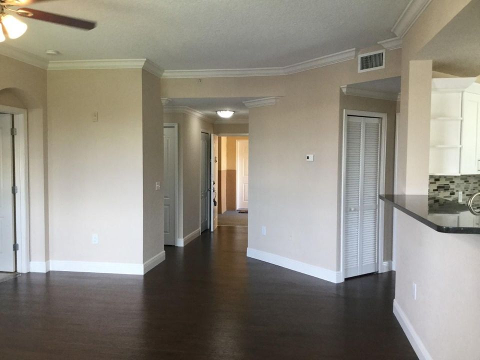 Active With Contract: $2,500 (2 beds, 2 baths, 1309 Square Feet)