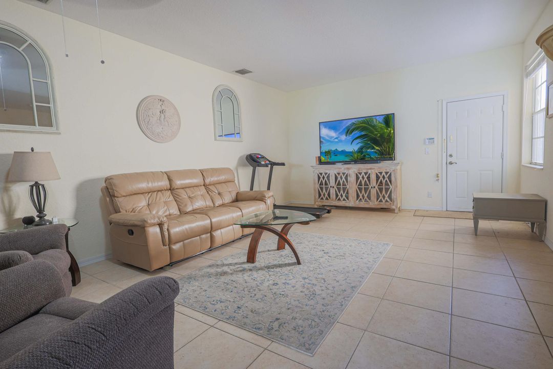 For Sale: $369,000 (3 beds, 2 baths, 1776 Square Feet)