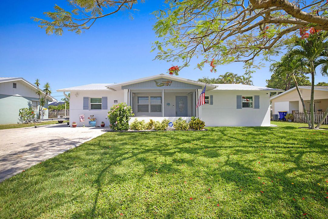 Active With Contract: $489,000 (3 beds, 2 baths, 1596 Square Feet)