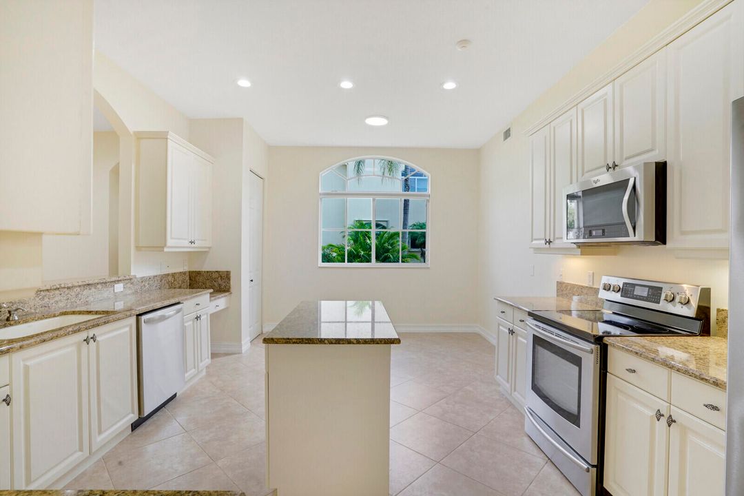 For Sale: $629,000 (2 beds, 2 baths, 2347 Square Feet)