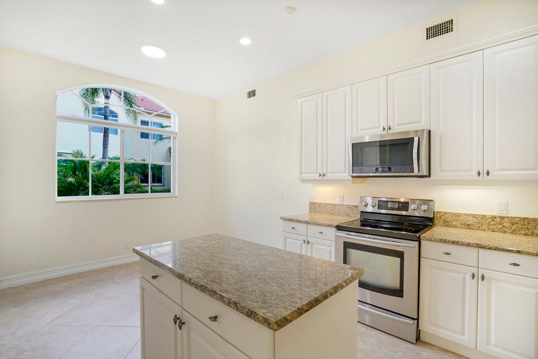 For Sale: $629,000 (2 beds, 2 baths, 2347 Square Feet)