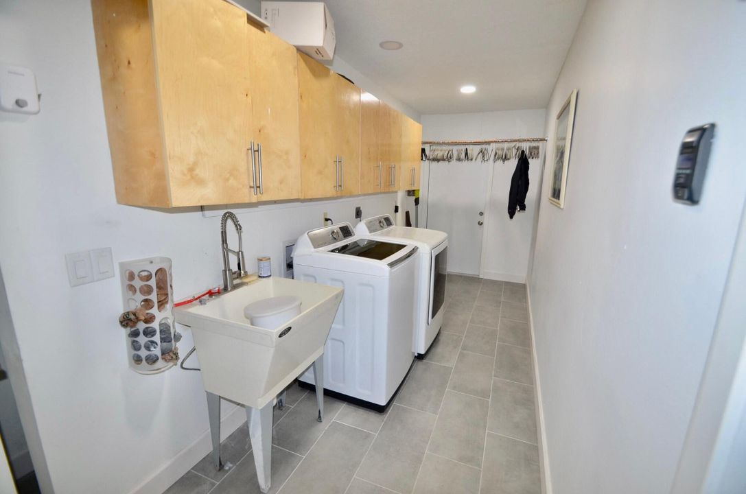 Active With Contract: $399,990 (3 beds, 2 baths, 1668 Square Feet)