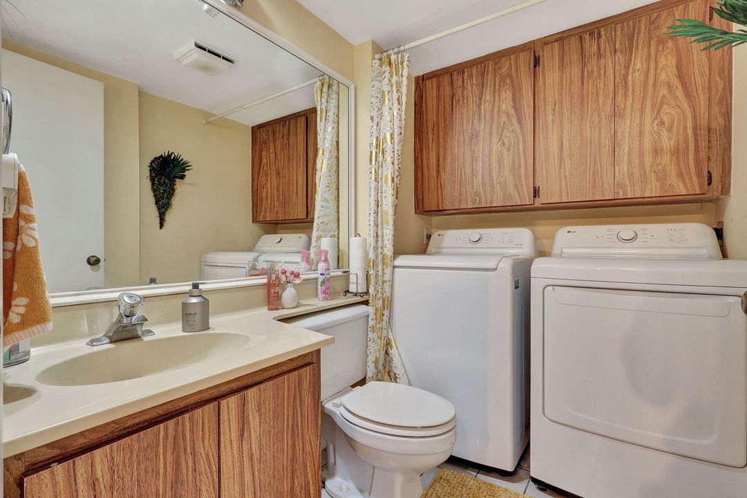 For Sale: $271,900 (2 beds, 2 baths, 1236 Square Feet)