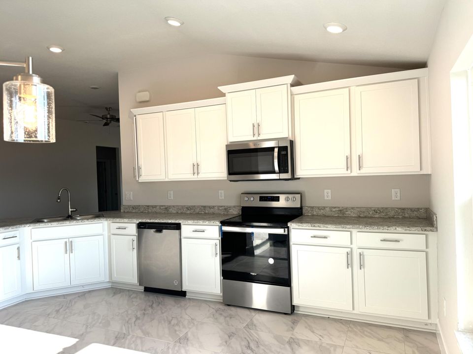 For Sale: $406,900 (4 beds, 2 baths, 1820 Square Feet)