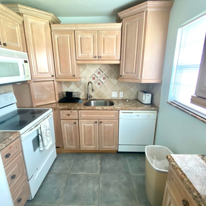 For Rent: $3,500 (2 beds, 1 baths, 840 Square Feet)