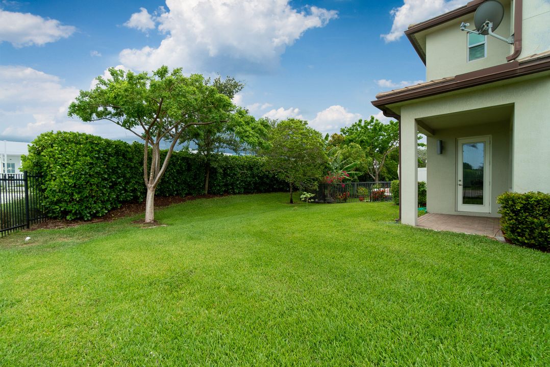 For Sale: $530,000 (3 beds, 2 baths, 2096 Square Feet)