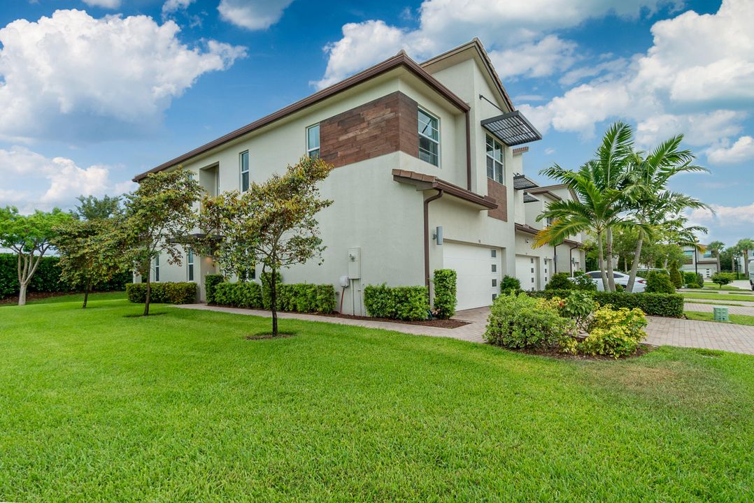 For Sale: $530,000 (3 beds, 2 baths, 2096 Square Feet)