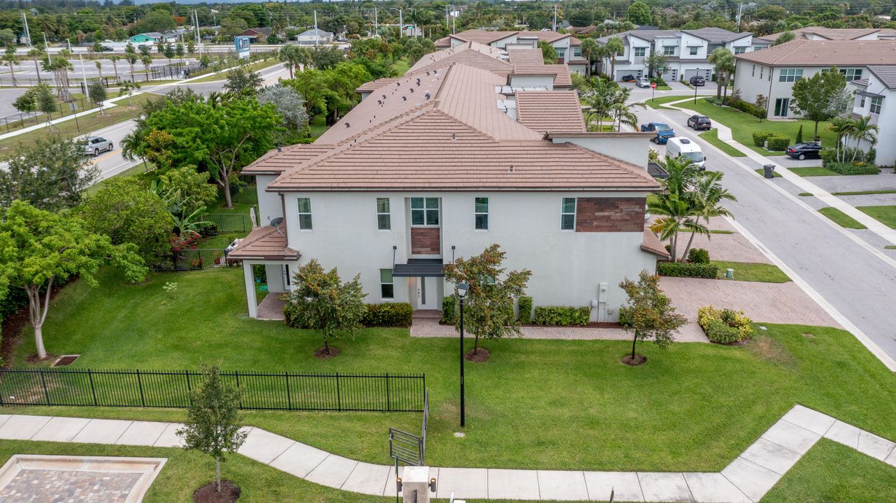 For Sale: $530,000 (3 beds, 2 baths, 2096 Square Feet)