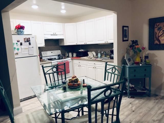 For Sale: $120,000 (1 beds, 1 baths, 726 Square Feet)