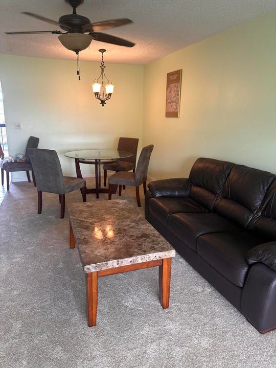 For Sale: $134,900 (2 beds, 2 baths, 958 Square Feet)