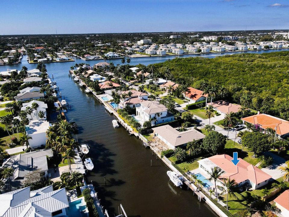 For Sale: $2,499,900 (3 beds, 2 baths, 1742 Square Feet)